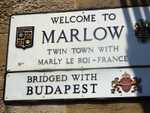The town sign on the bridge to Marlow (© Acad Ronin, CC BY-SA 4.0)